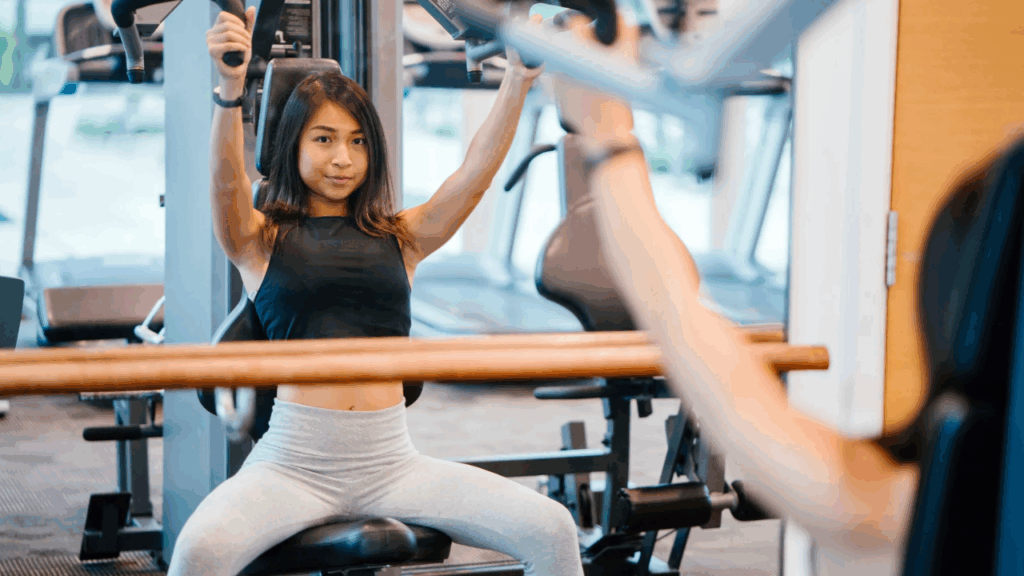 筋トレする女性