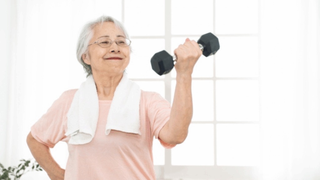 筋トレをする高齢者