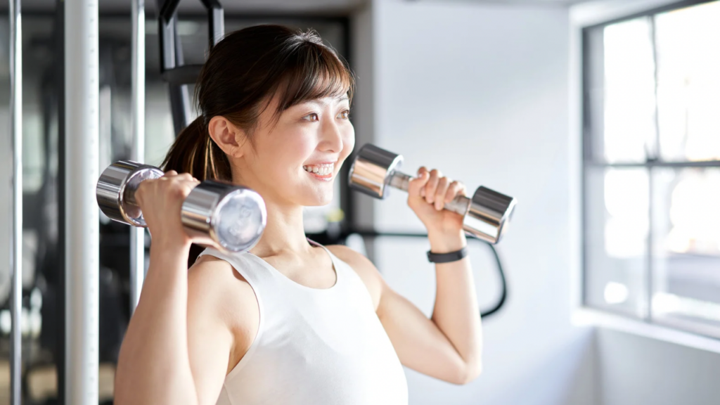 筋トレする女性