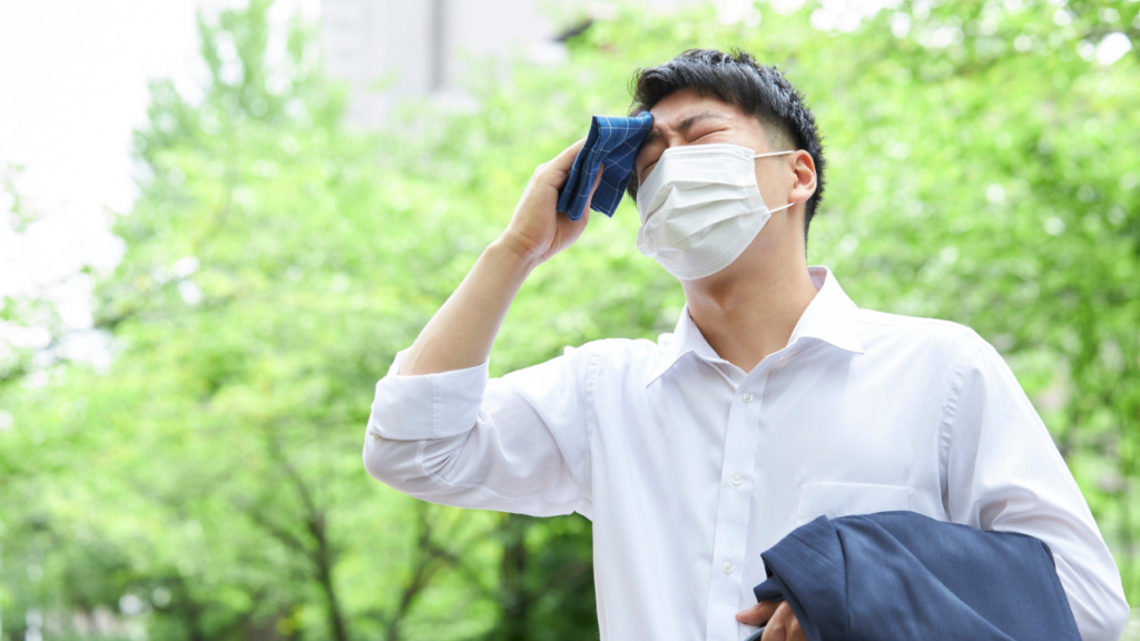 汗をかく男性